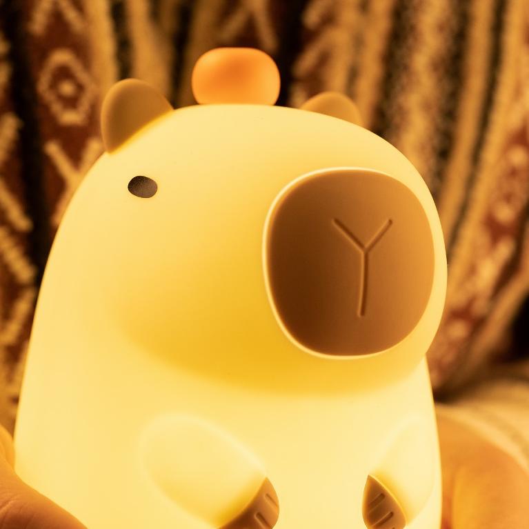 Orangefarbenes Capybara-Squishy-LED-Nachtlicht aus Silikon – perfektes Geschenk für Kinder und Mädchen