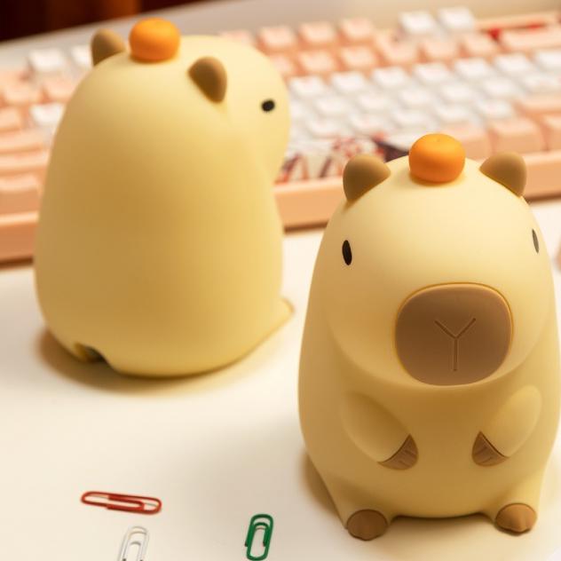 Orangefarbenes Capybara-Squishy-LED-Nachtlicht aus Silikon – perfektes Geschenk für Kinder und Mädchen