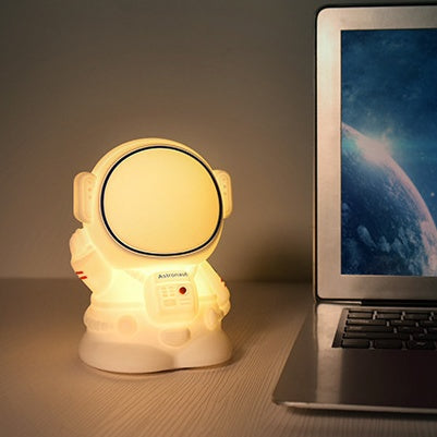 Squishy Salute Astronaut Silikon LED Nachtlicht – Das perfekte Geschenk für gemütliche Nächte